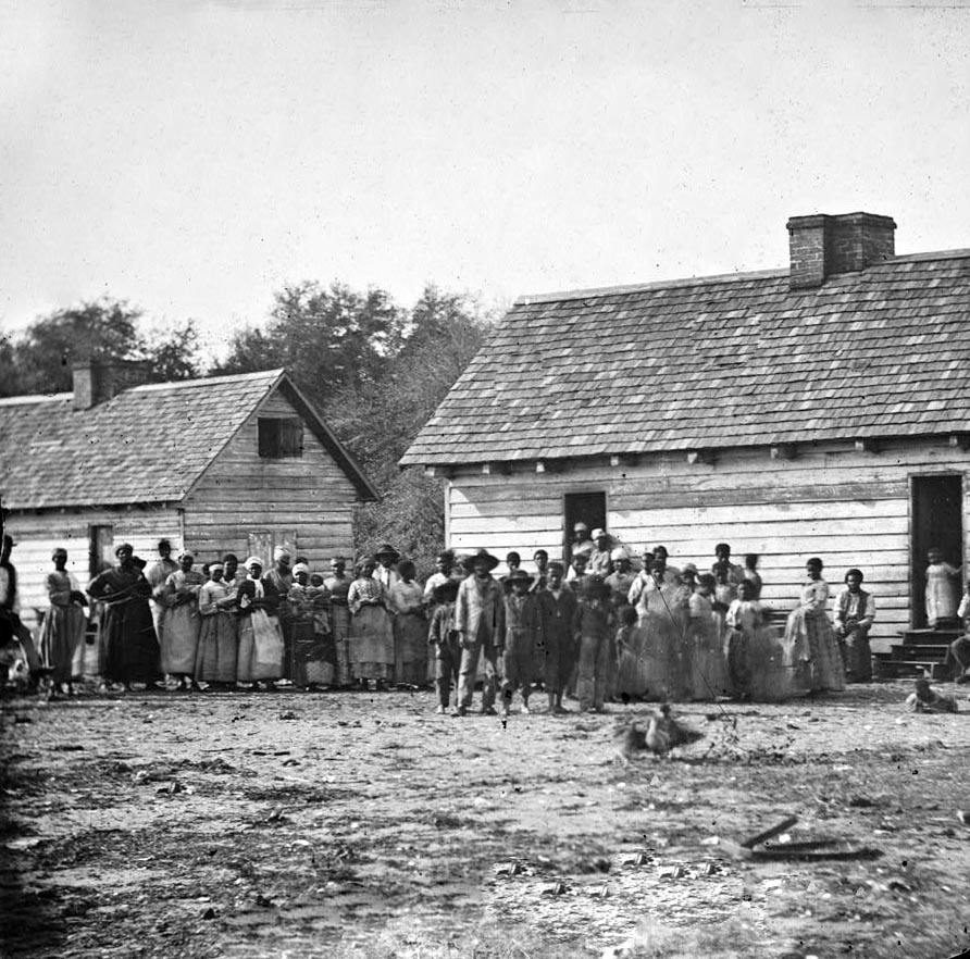 plantation with slaves